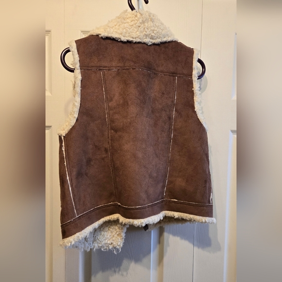 🔥🔥🔥SALE🔥🔥🔥Steve Madden Faux Shearling Vest - Picture 2 of 3
